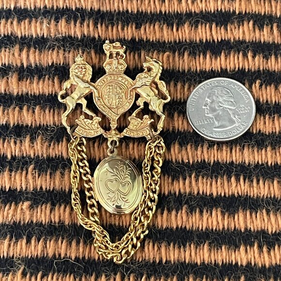 Vintage Chatelaine Lion Horse Crest Hanging Sweetheart Picture Locket Brooch - Picture 7 of 8